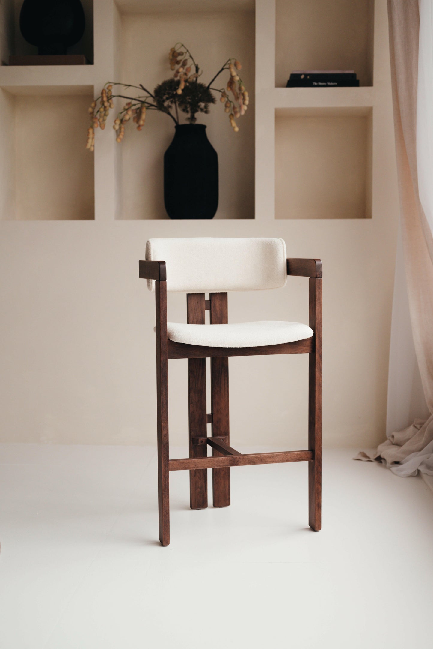 Japandi Barkruk – Minimalistisch Design met Aanpasbare Kleur en Stof