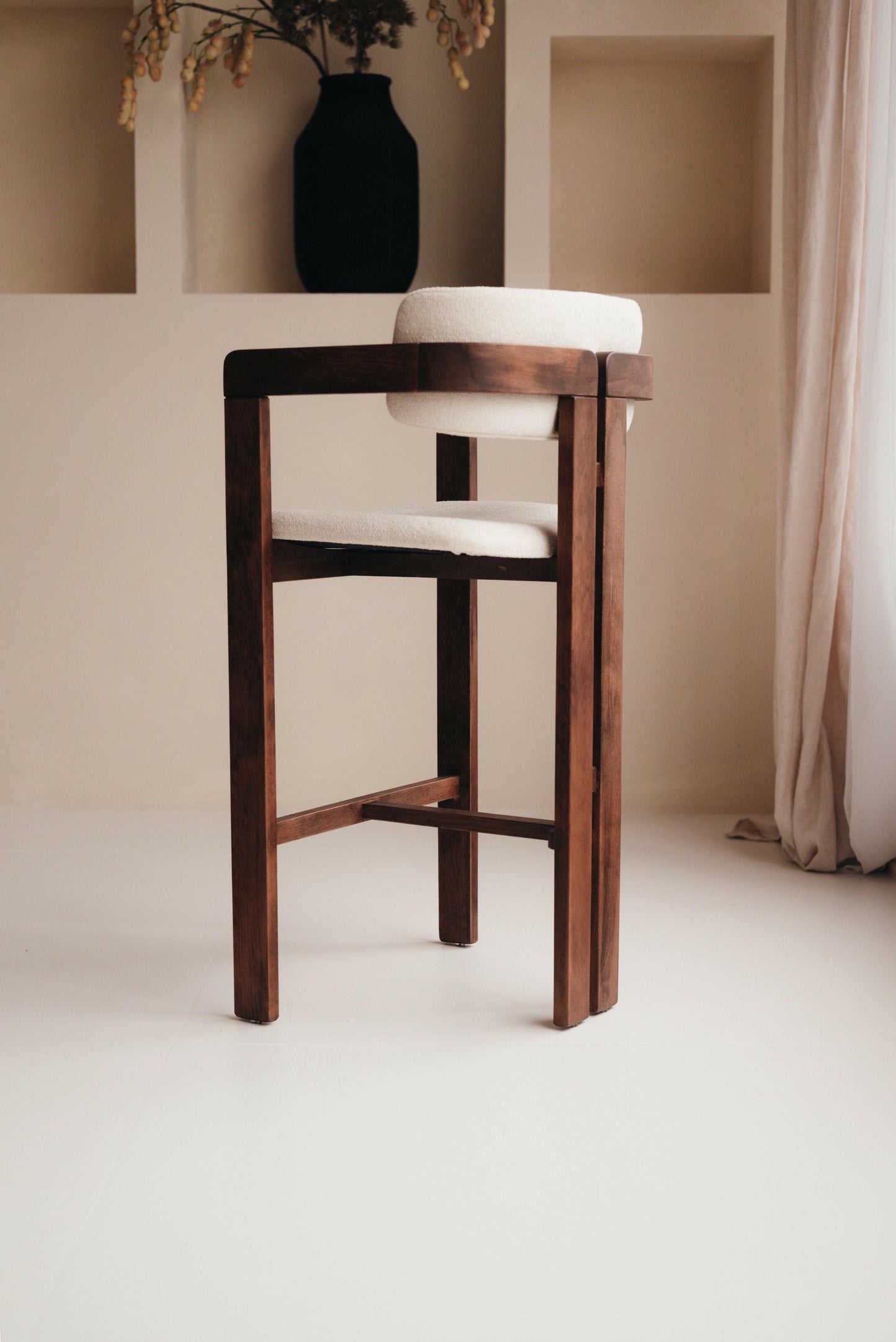 Japandi Barkruk – Minimalistisch Design met Aanpasbare Kleur en Stof