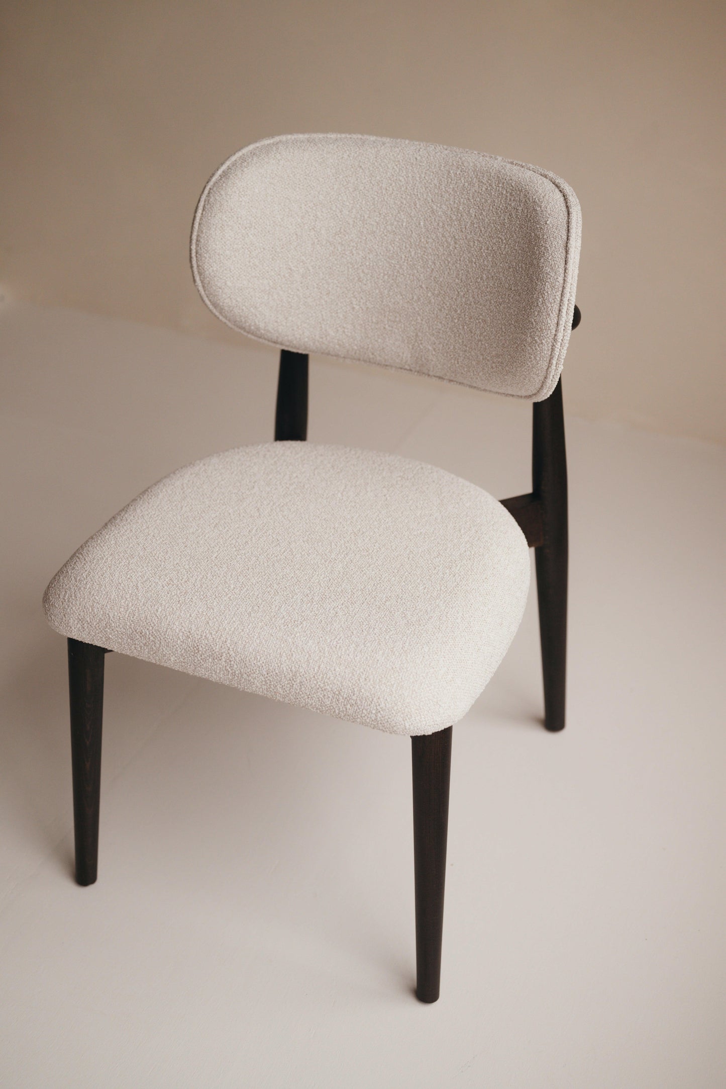 Eetkamerstoelen houten Eetkamerstoel in japandi stijl