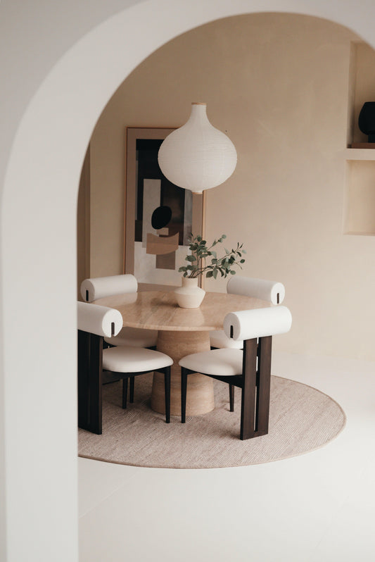 Japandi Eetkamerstoel – Scandinavisch Japans Ontwerp met Ronde Rugleuning