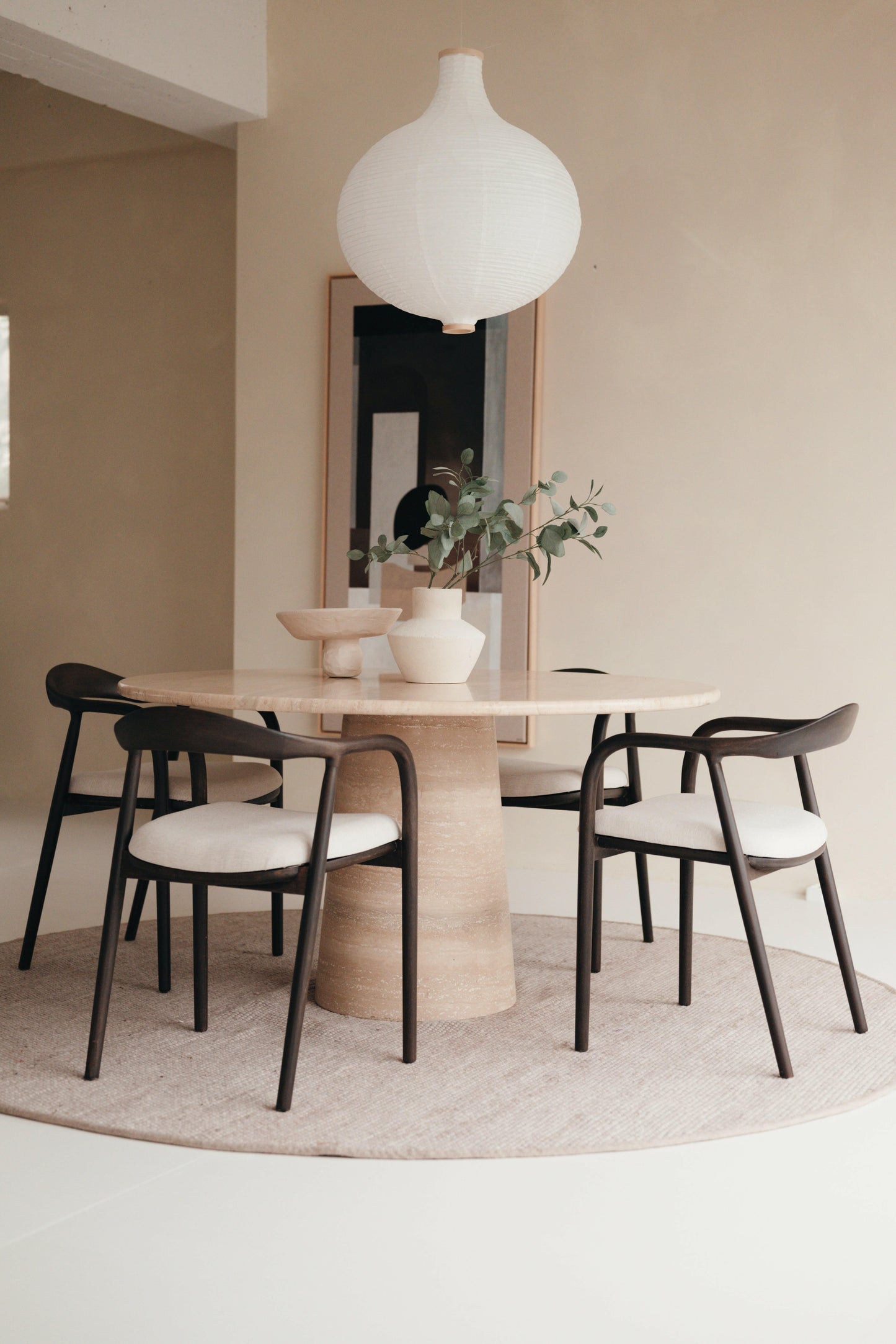 Japandi Eetkamerstoelen in Walnoot en Eiken met Linnen of Bouclé stof