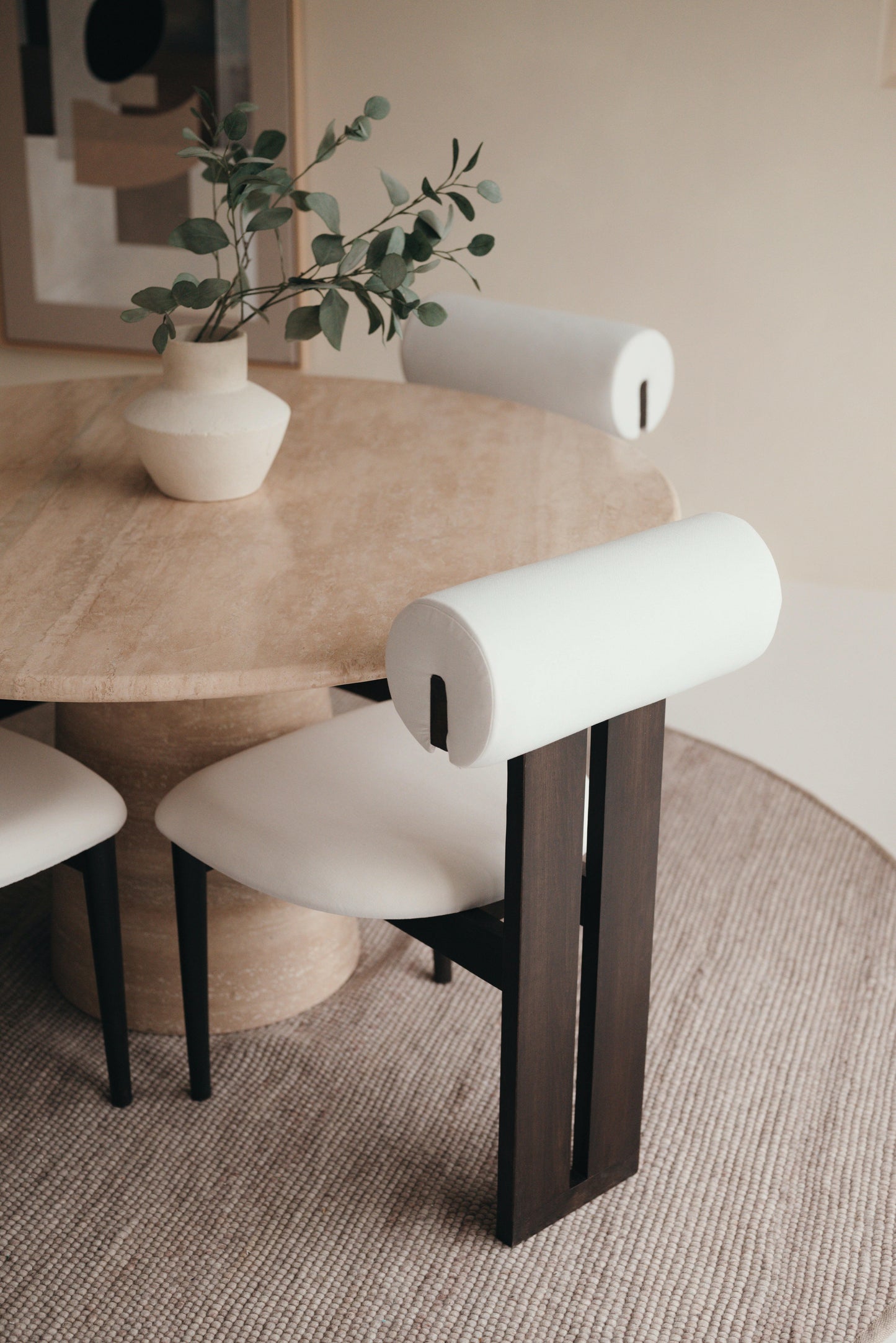 Japandi Eetkamerstoel – Scandinavisch Japans Ontwerp met Ronde Rugleuning